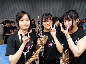 ３
