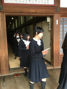 ２