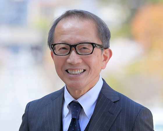 学校長 前田千秋